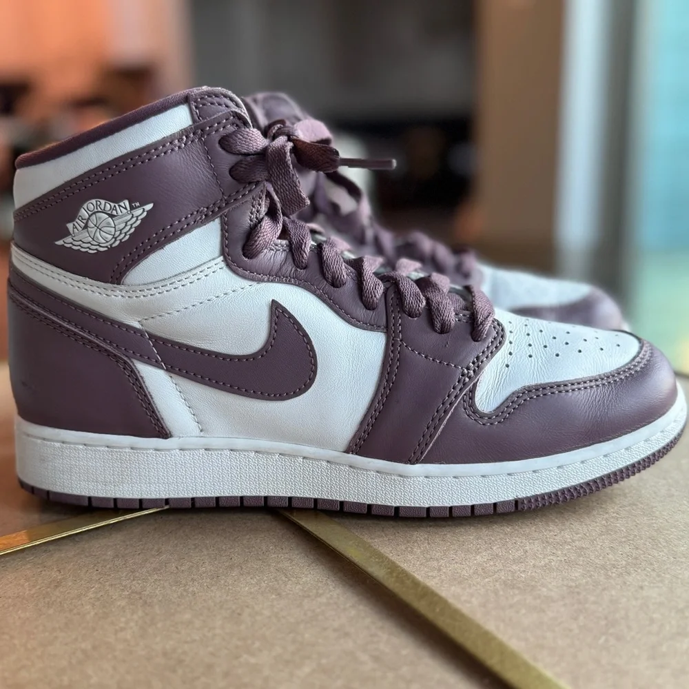 Nike Air Jordan 1 Mid Mauve White FD1437-105 Youth 6.5Y Women’s 8 Sneakers